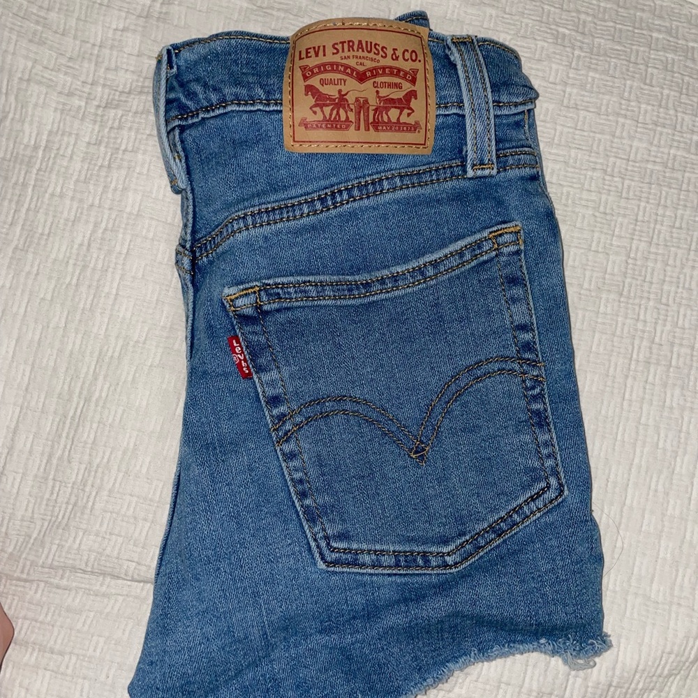 Levi’s high rise shorts (size 25)